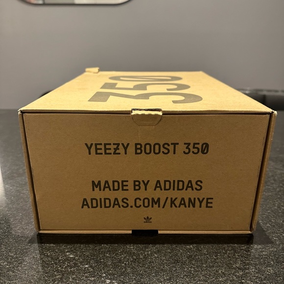 Yeezy 350 v2 in Blue Tint - Picture 6 of 11